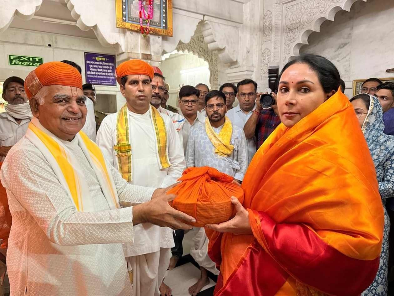 उपमुख्यमंत्री दिया कुमारी ने किए श्रीनाथजी के दर्शन