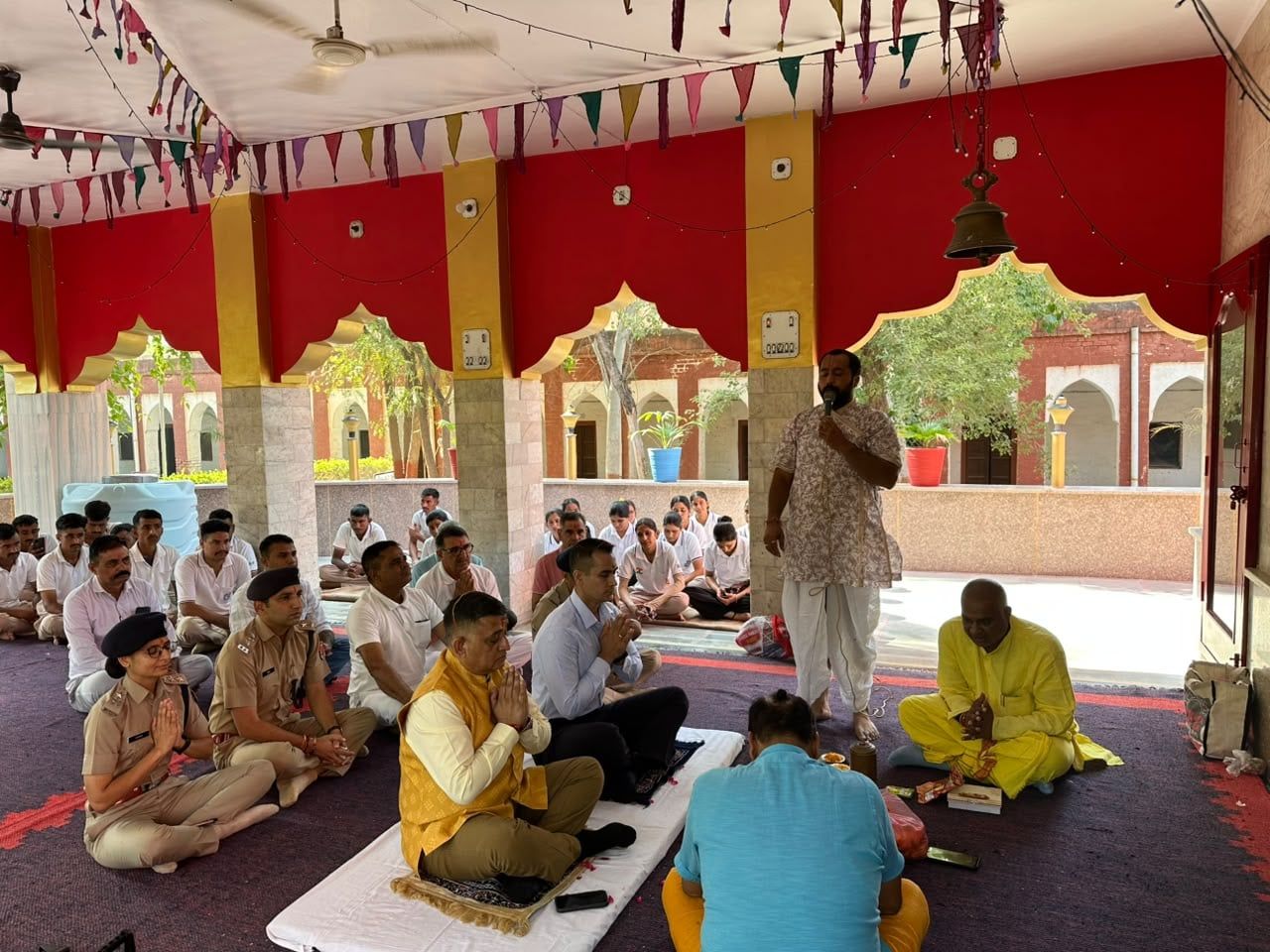 बीकानेर में विजयादशमी पर शस्त्र-अश्व पूजन, पुलिसकर्मी सम्मानित