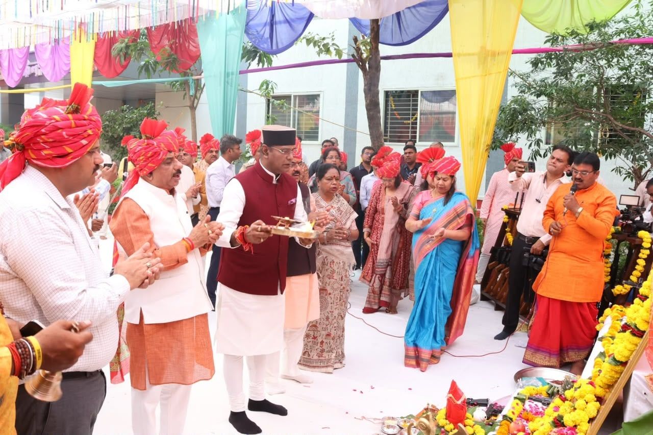 विजयादशमी पर सहकारिता, खेल एवं युवा कल्याण मंत्री श्री सारंग ने भोपाल में किया शस्त्र-पूजन