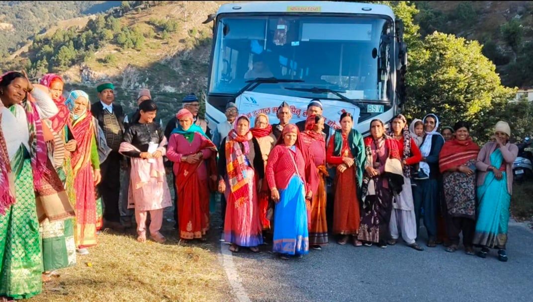 घनसाली क्षेत्र के 36 श्रद्धालु कैंची धाम और जागेश्वर धाम की यात्रा पर रवाना