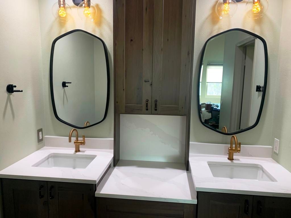 Bright white quartz kitchen countertops