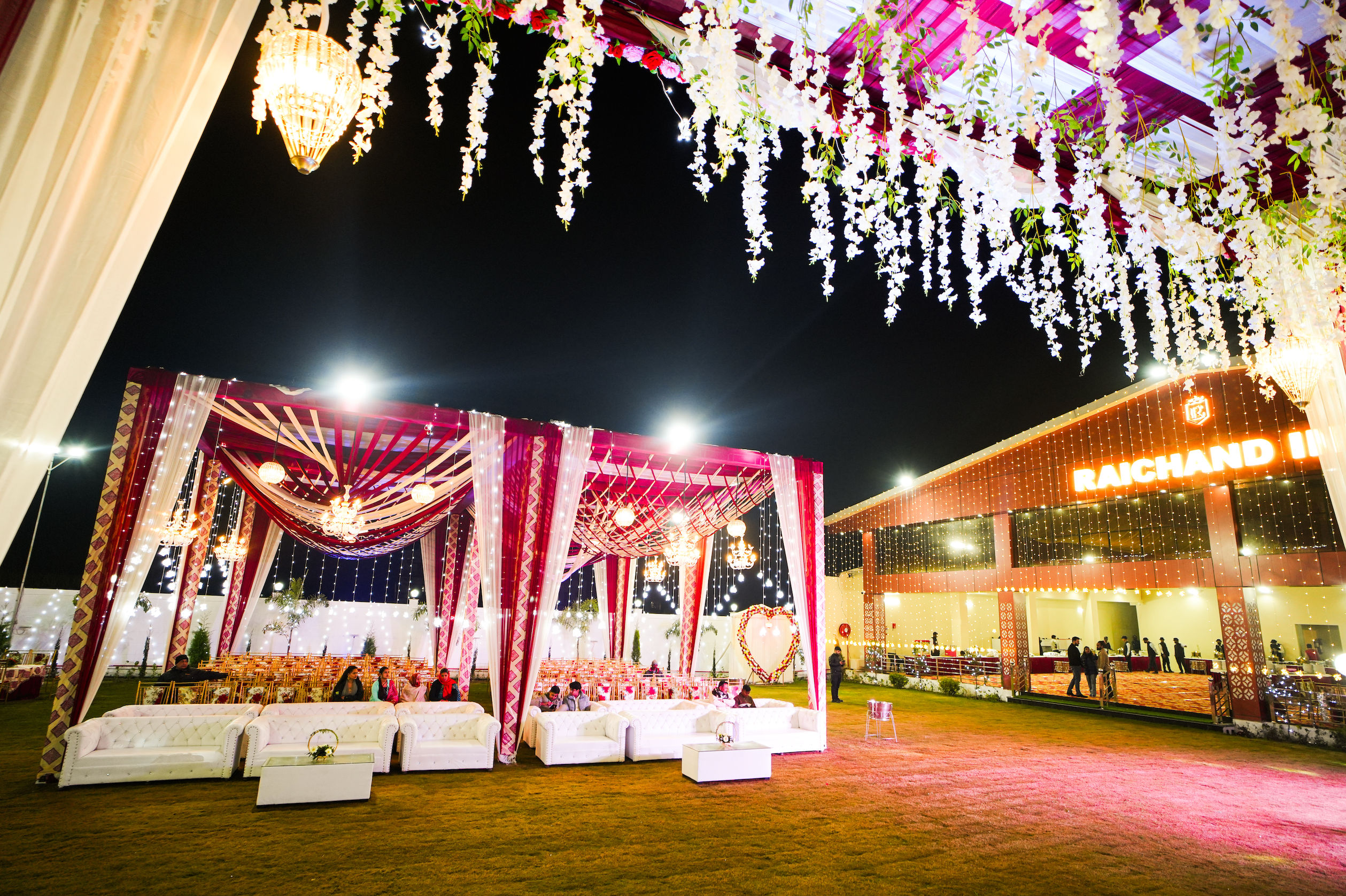 Raichand INN Outdoor Lawn