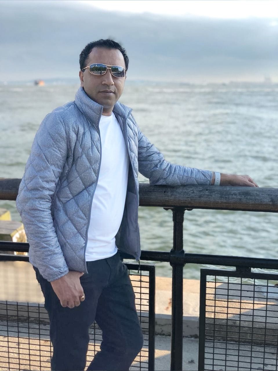 Work Abroad with Confidence – Visa Guidance by Kaveesh Kapoor
