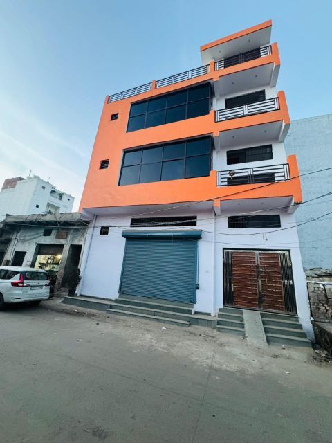 Exterior / Frontage