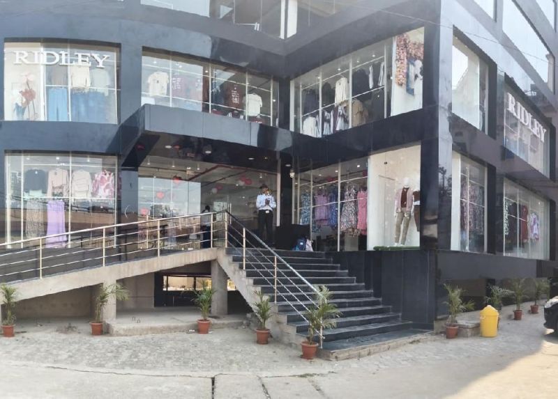 Exterior / Frontage
