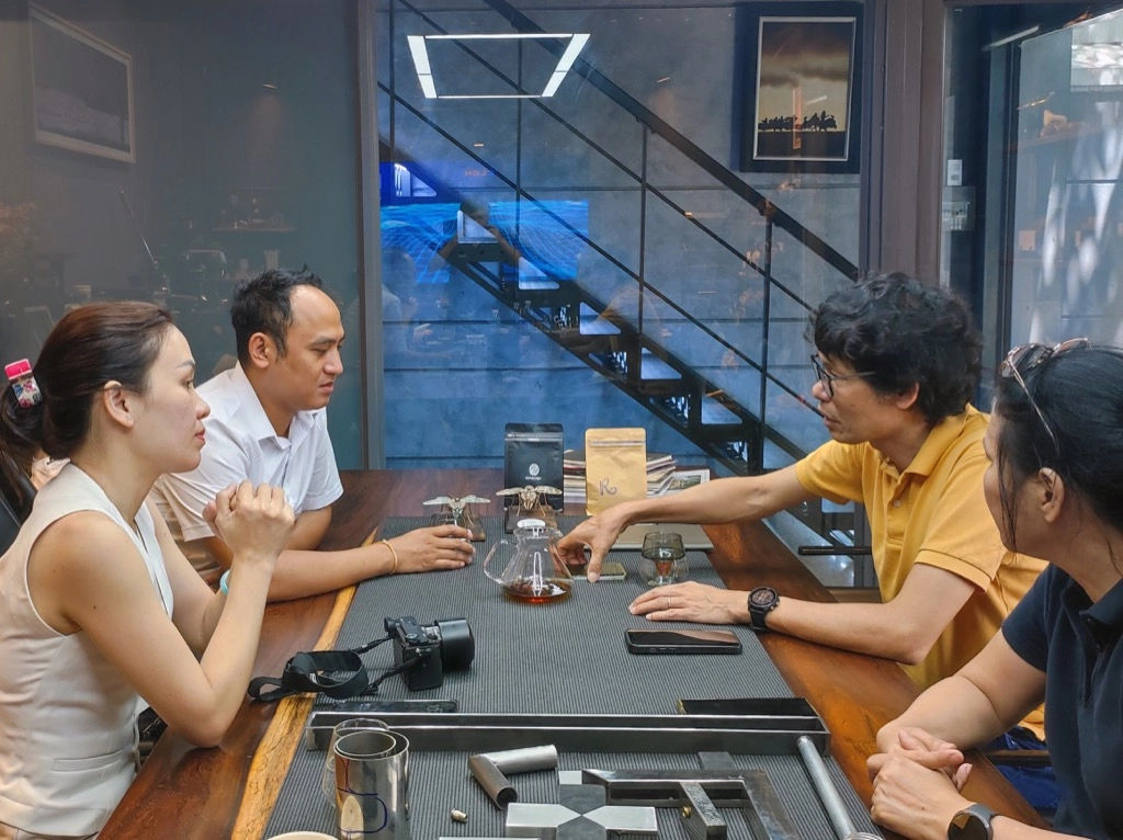 Trao đổi hợp tác
