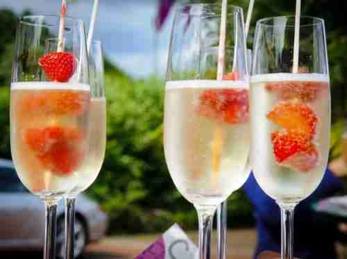 Cocktail Empfang e1649764373773 1