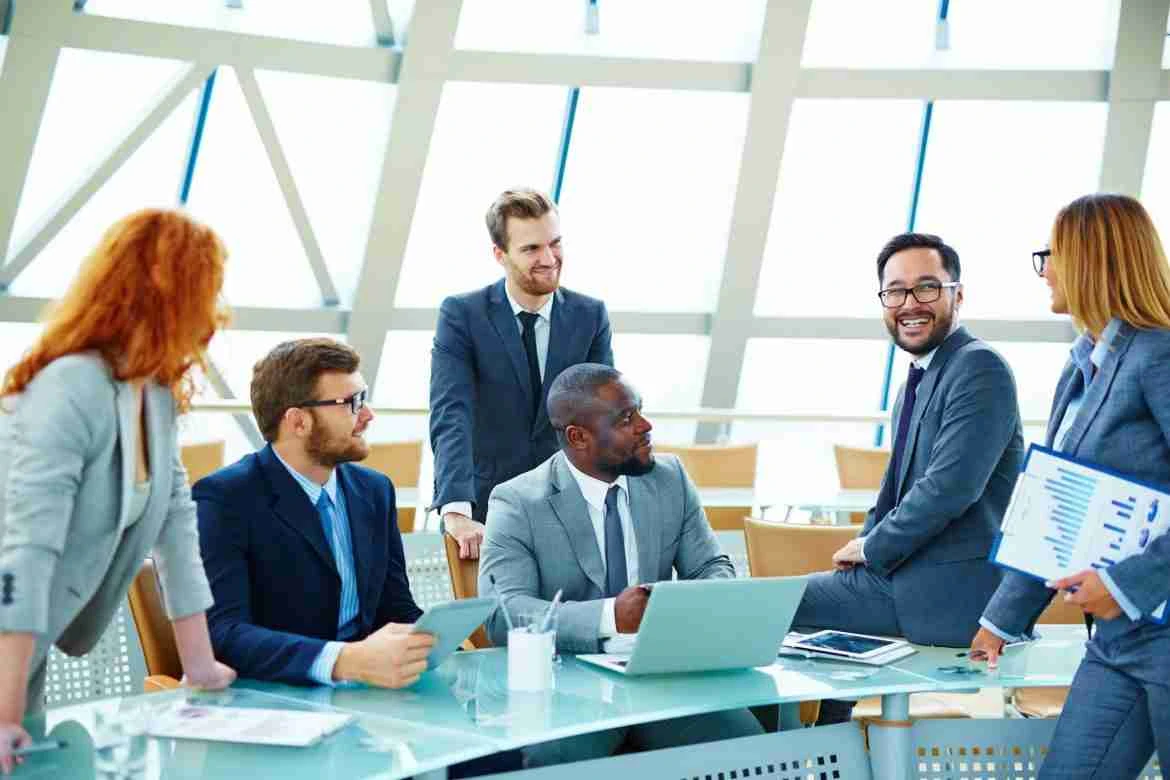 Business Knigge - sicher auftreten im beruflichen Alltag 6 Meeting_AdobeStock_92919793-scaled-1