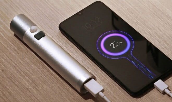 Xiaomi lansează un dispozitiv 3 în 1: lanternă, lampă și baterie portabilă 3 Lanterna multifunctionala – baterie portabila