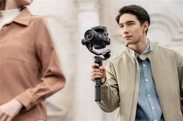 DJI RS 3 Mini, un gimbal ușor și agil pentru camera mirrorless 2 Gimbal DJI RS 3 Mini