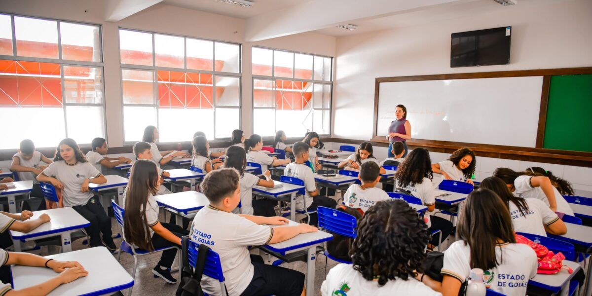 Ilustrar a atuação do professor em sala de aula.