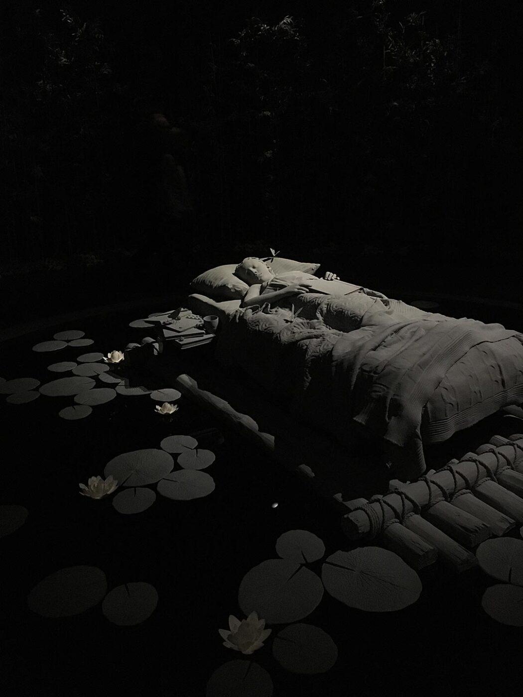 Hans Op De Beeck "Sänkyni lautta, huone meri, ja sitten nauroin hieman synkkyyttä sisälläni" 2019 – valokuva Mari Huhtanen