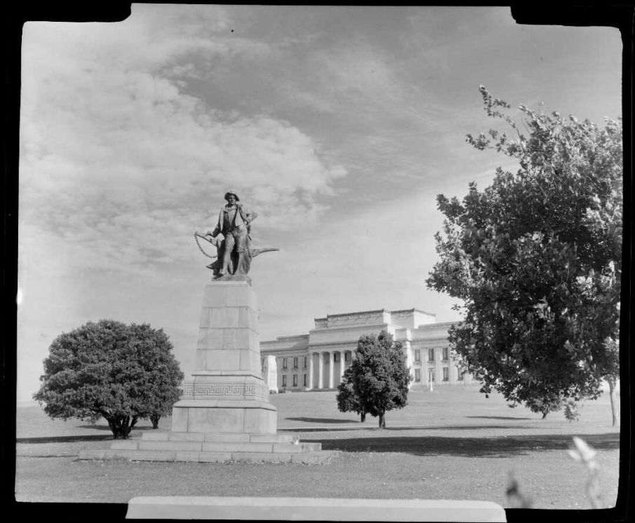 Statue of Robbie Burns in Auckland Domain
