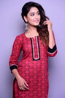 maroon-and-black-kurta-57b33cf8-5df1-4d30-9eea-7d8a364e6703.JPG