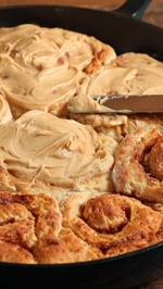 banana bread cinnamon rolls with peanut butter frosting