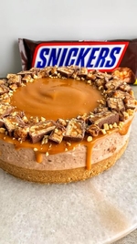 no-bake snickers cheesecake