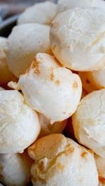 brazilian cheese bread (pão de queijo)