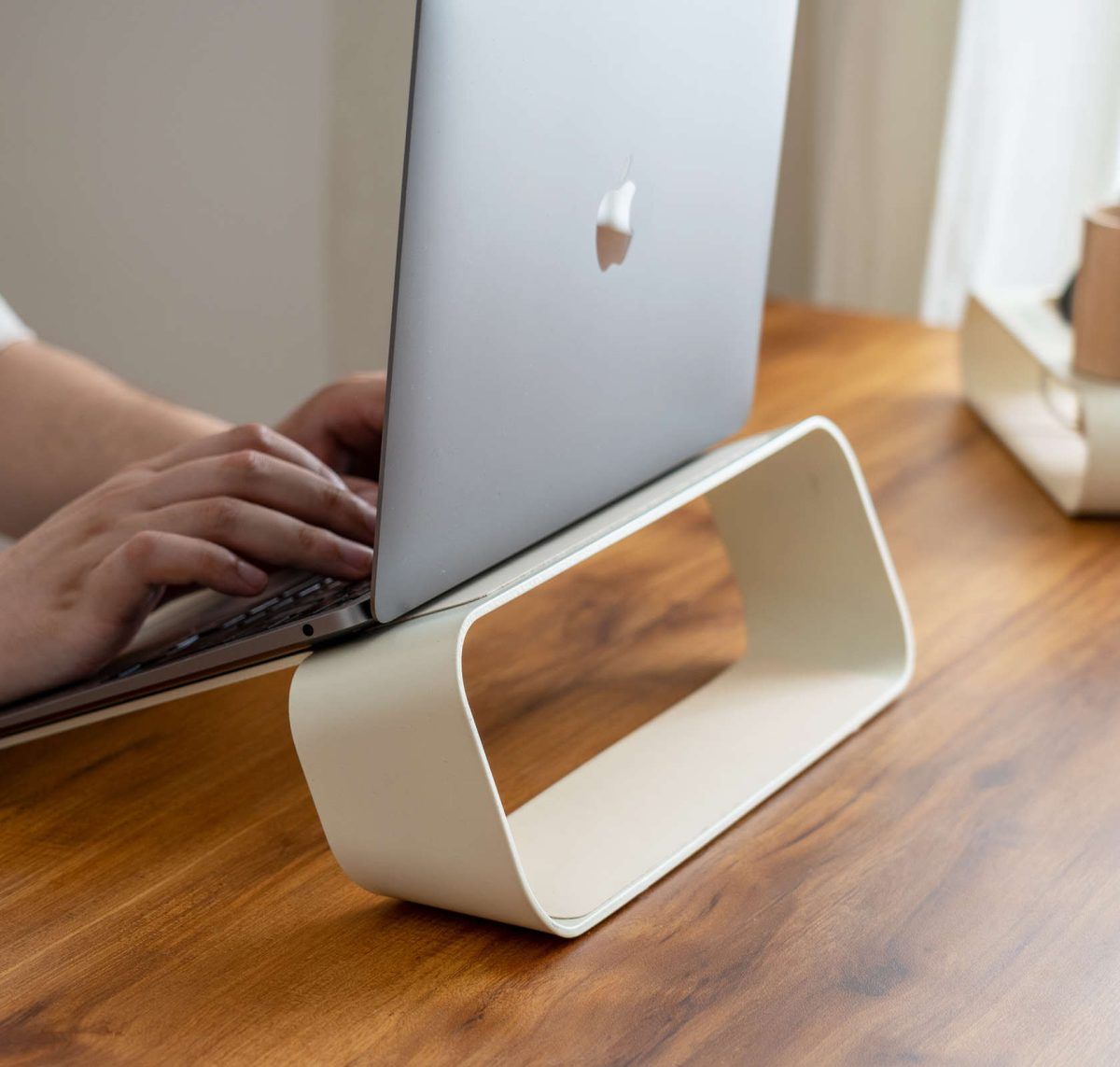 Arete Laptop Stand - Ivory White | Platform Collection | KlippiK Kuwait UAE Saudi