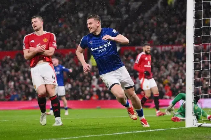 Man-Utd-Liam-Delap_7rWX4_b3j.webp?updatedAt=1747225276192
