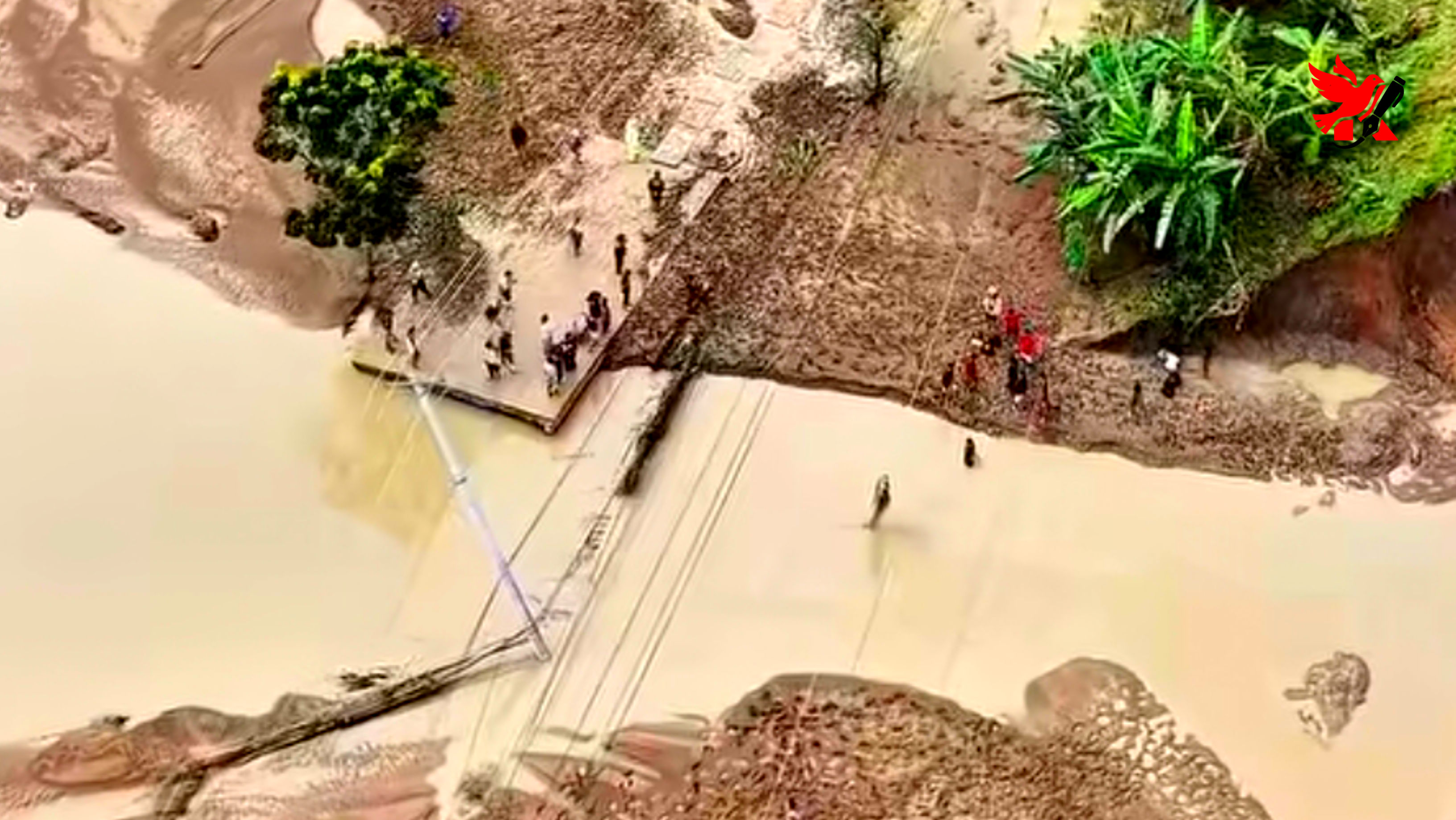 Bupati Demak instruksikan aksi cepat penambalan tanggul Mintreng yang jebol. Fokus pada pemulihan jalur Semarang-Purwodadi dan bantuan warga.