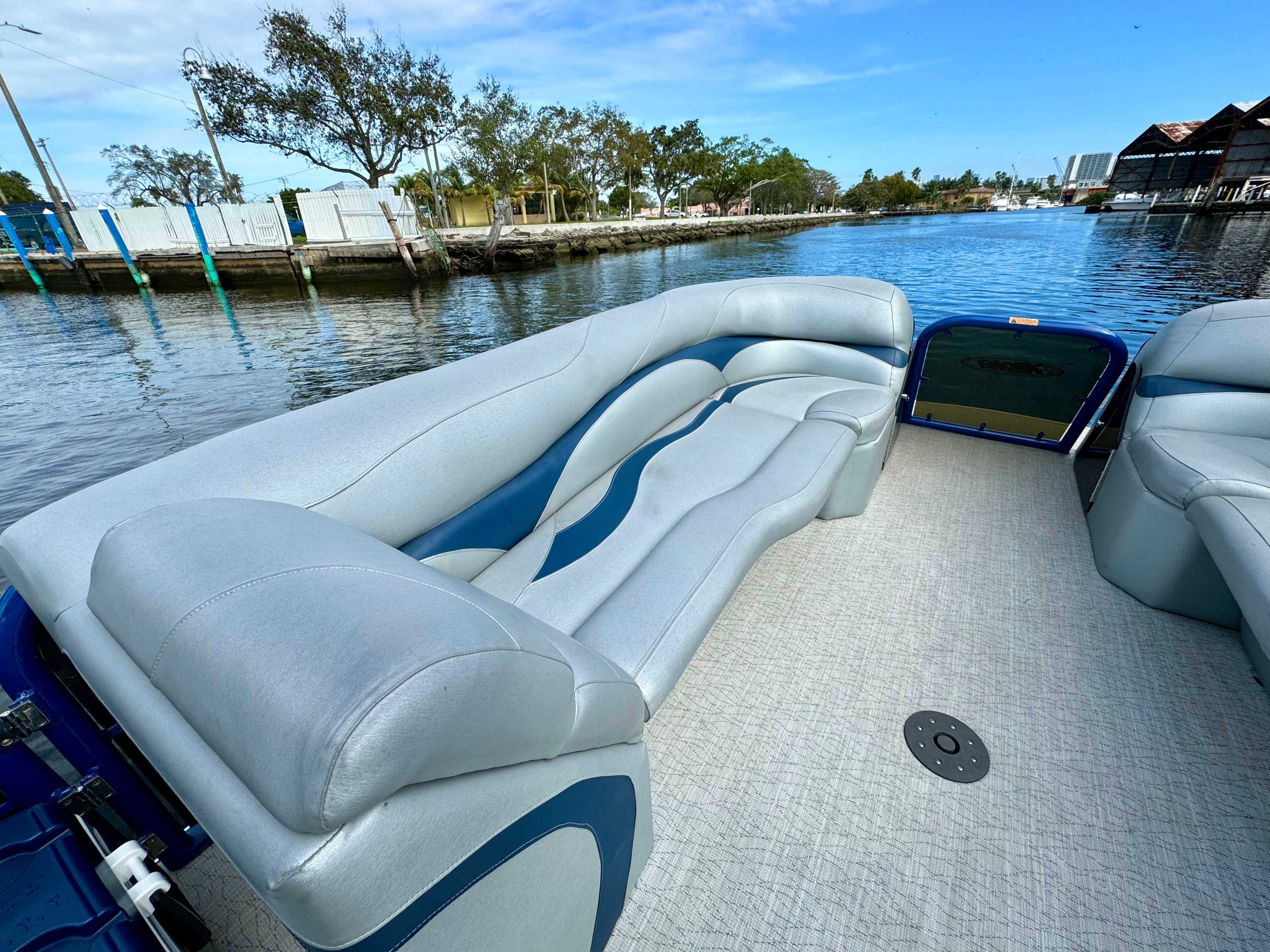 30ft 2022 Pontoon with Slide 9