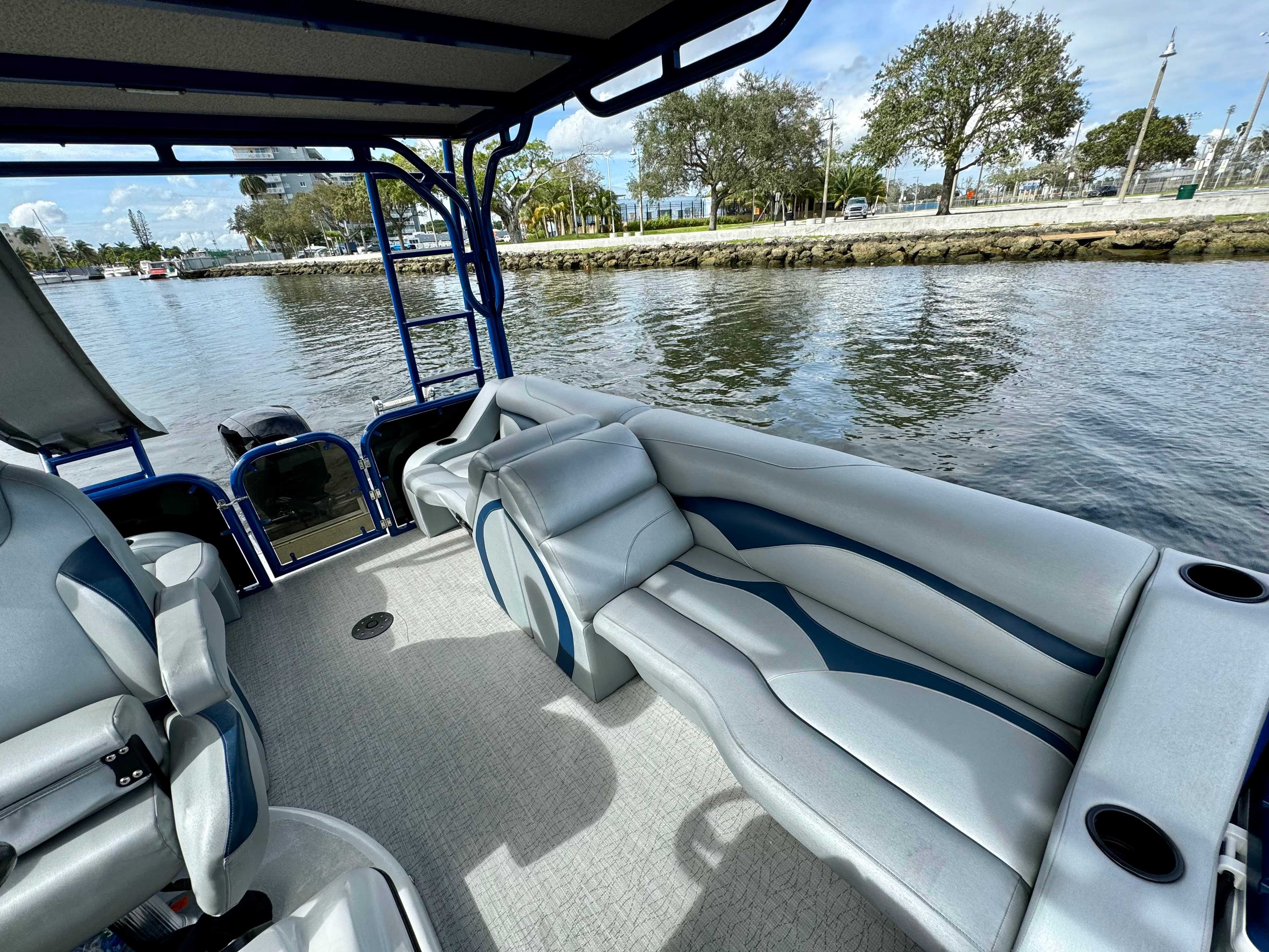 30ft 2022 Pontoon with Slide 12