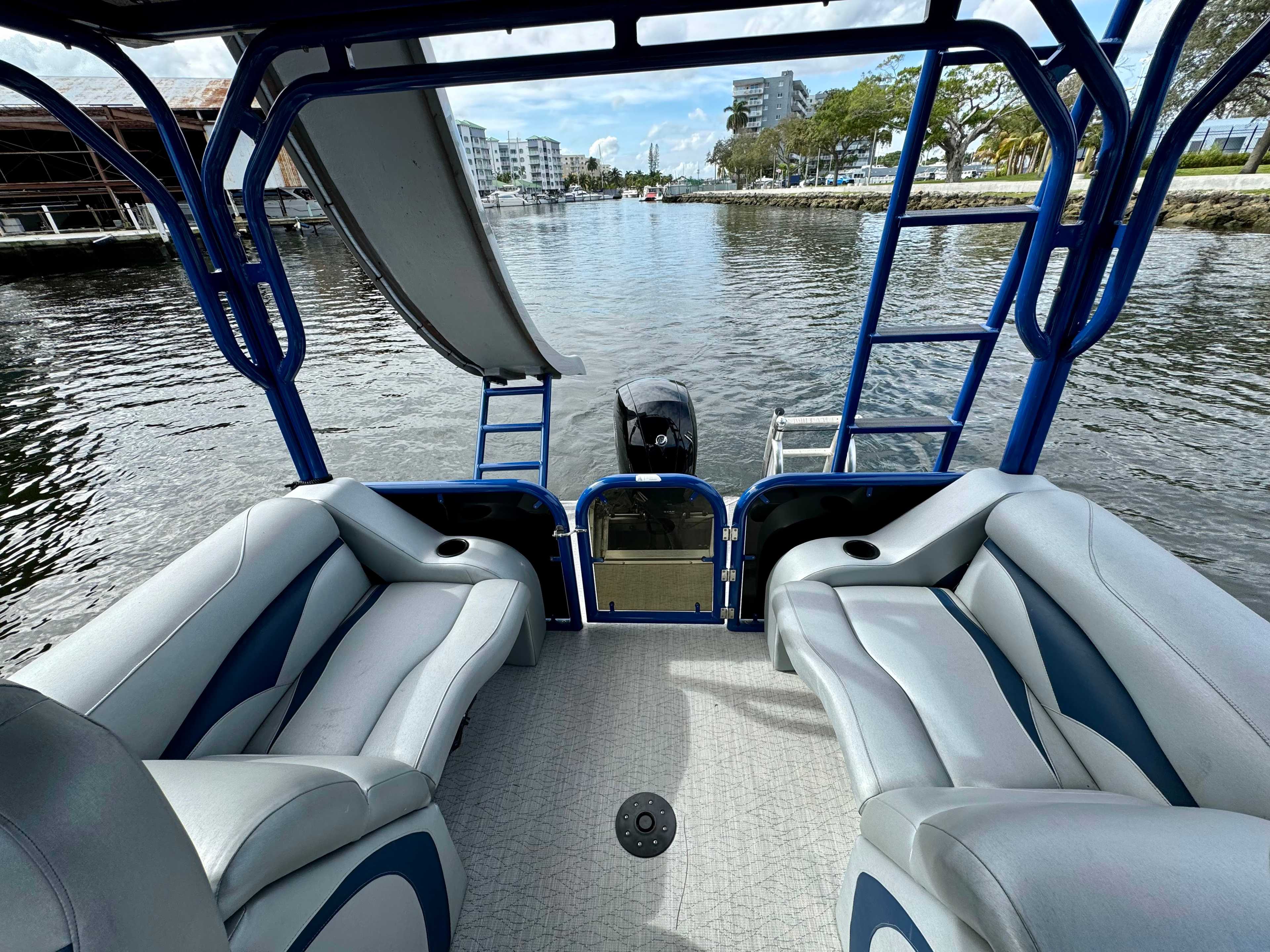 30ft 2022 Pontoon with Slide 13