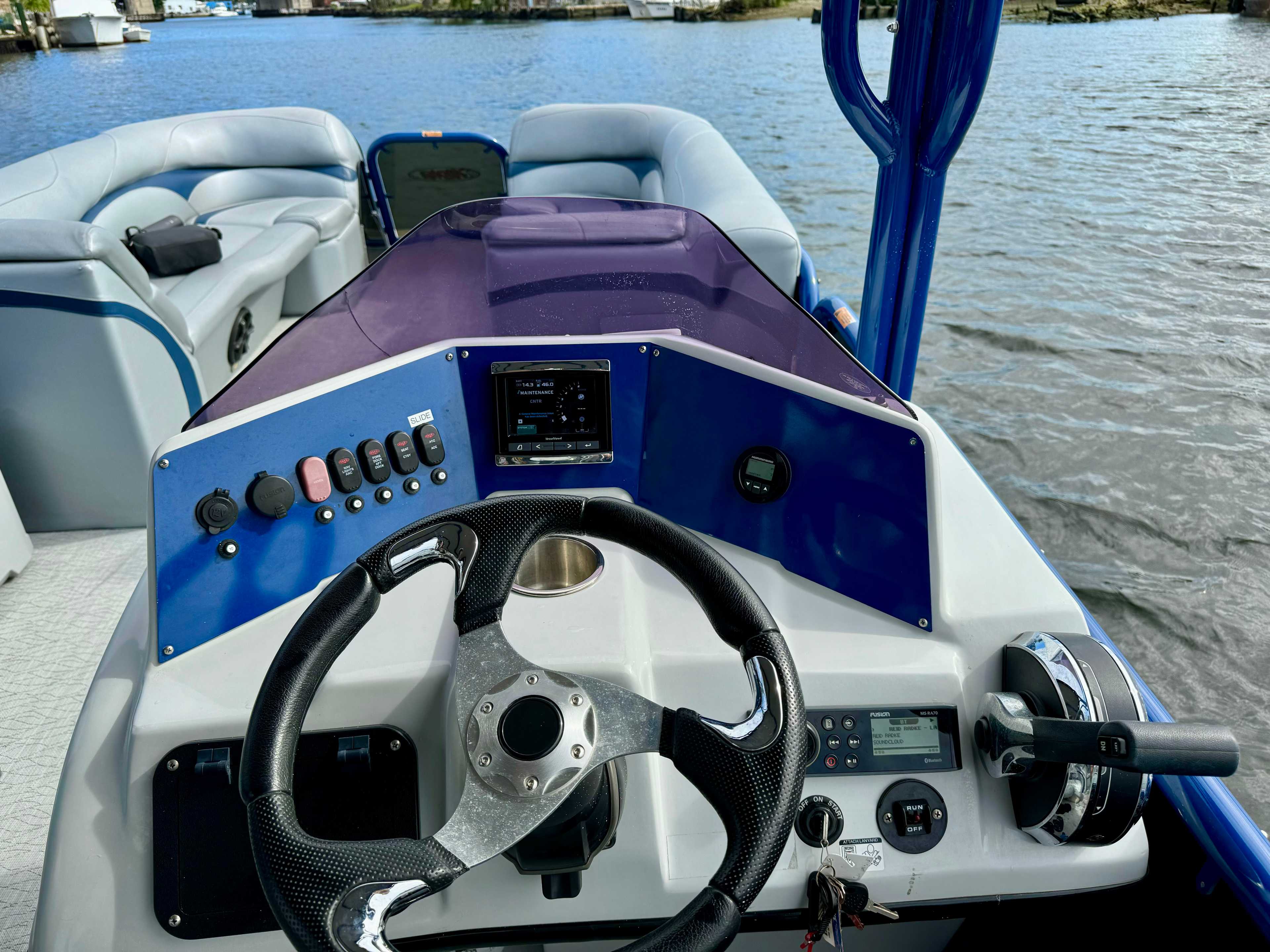 30ft 2022 Pontoon with Slide 14
