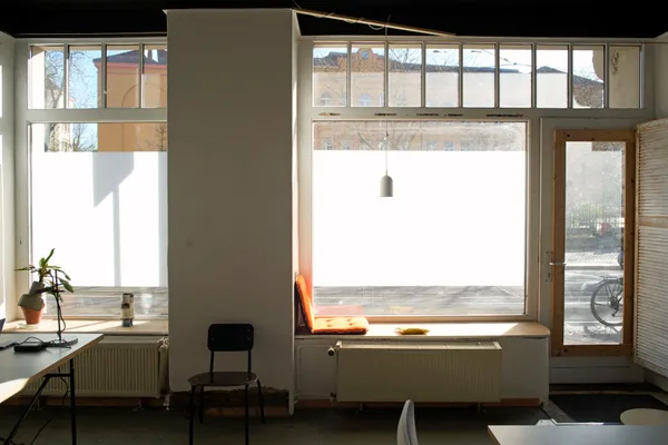 Workspace area with tall period-building windows and daylight at KOTEKA Leipzig