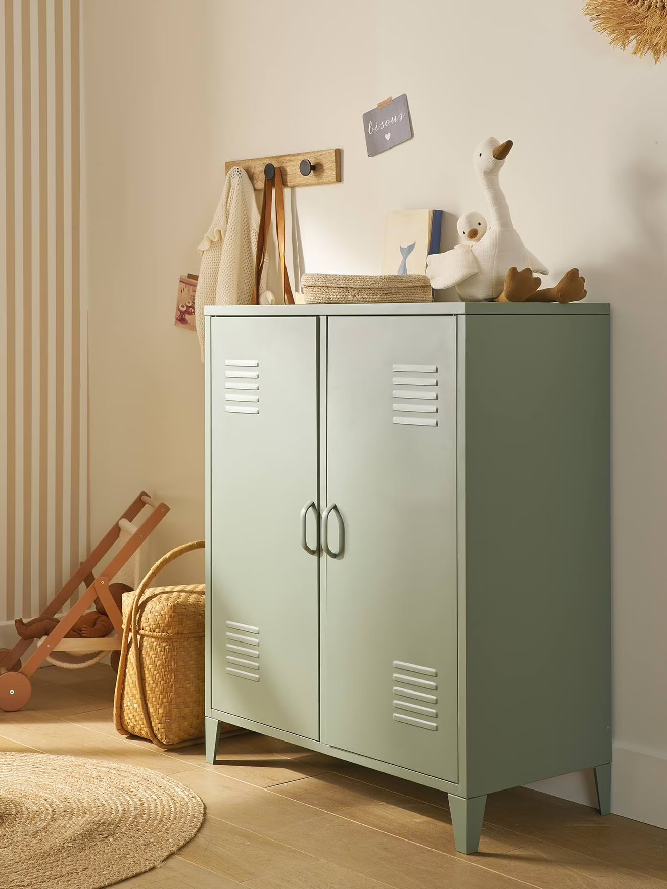 armoire basse en métal