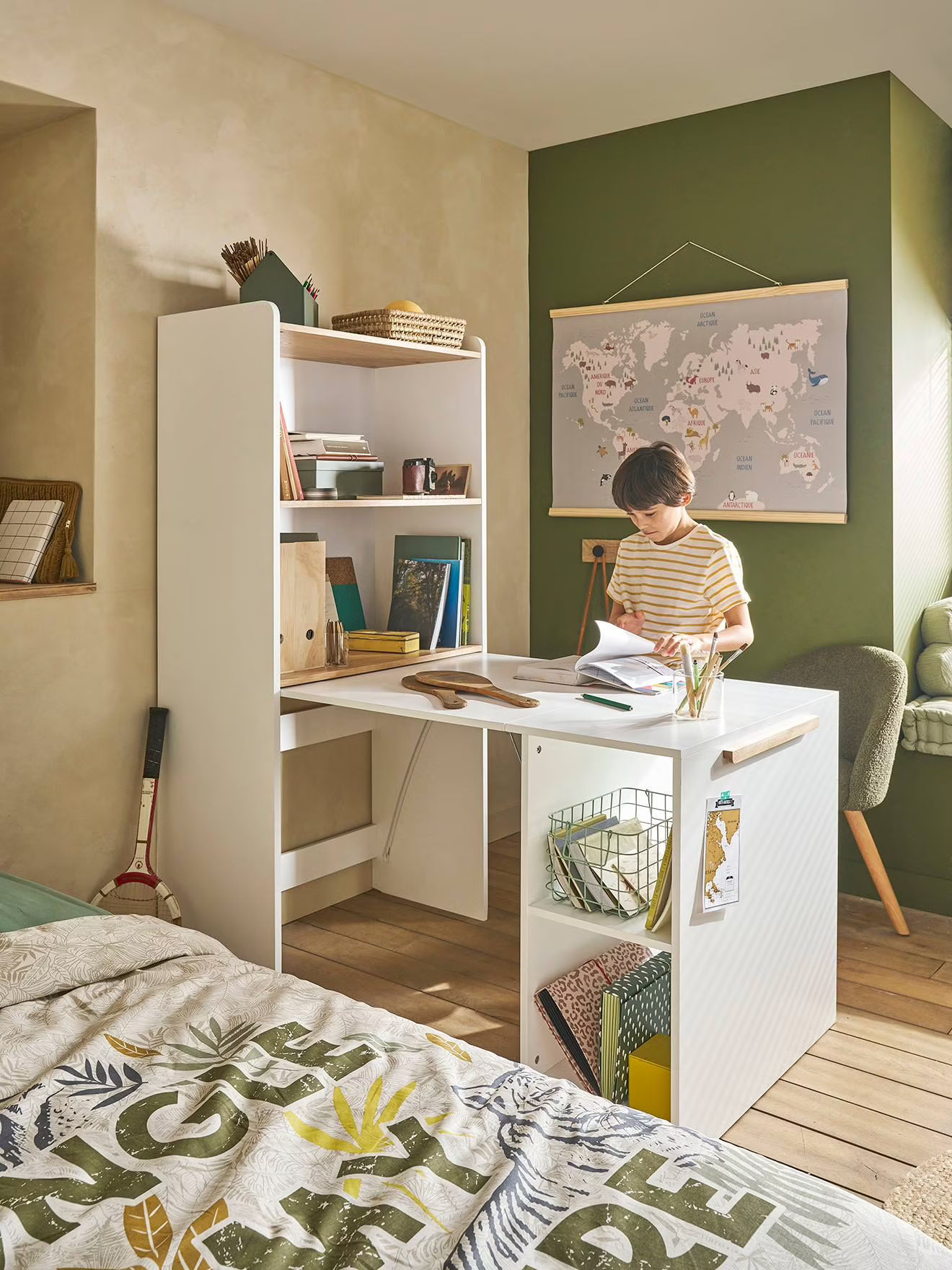 Bibliothèque avec bureau 