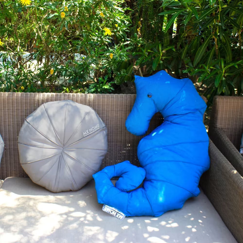 Coussin extérieur en forme d'hippocampe bleu marine