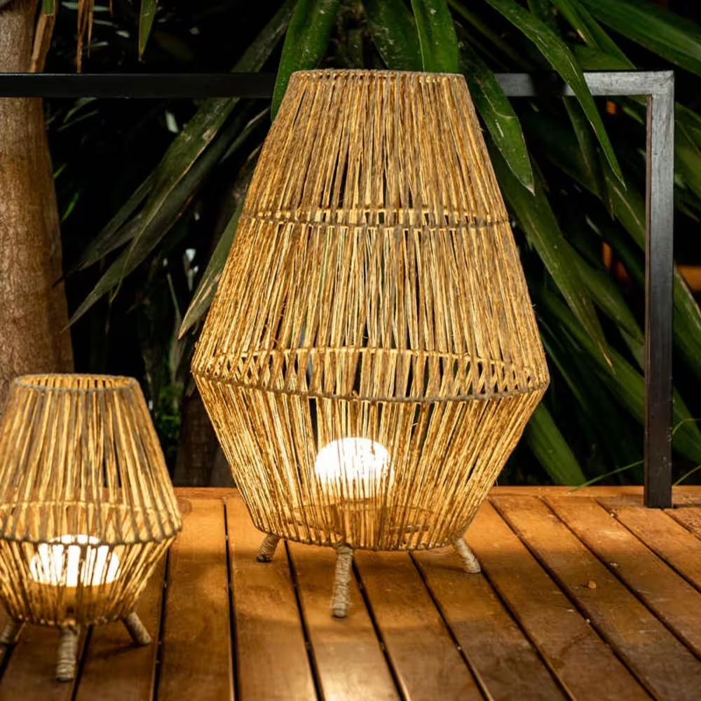 Lampadaire sans fil extérieur rechargeable avec télécommande
