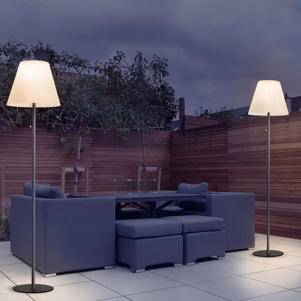 Lampadaire solaire avec batterie rechargeable, structure grise