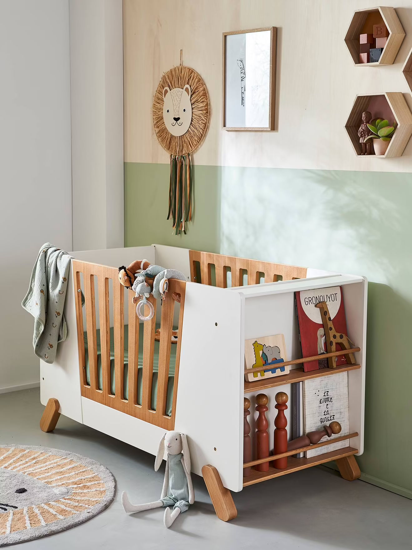 Lit bébé avec barrière amovible et rangement bibliothèque, ligne Pirouette, blanc