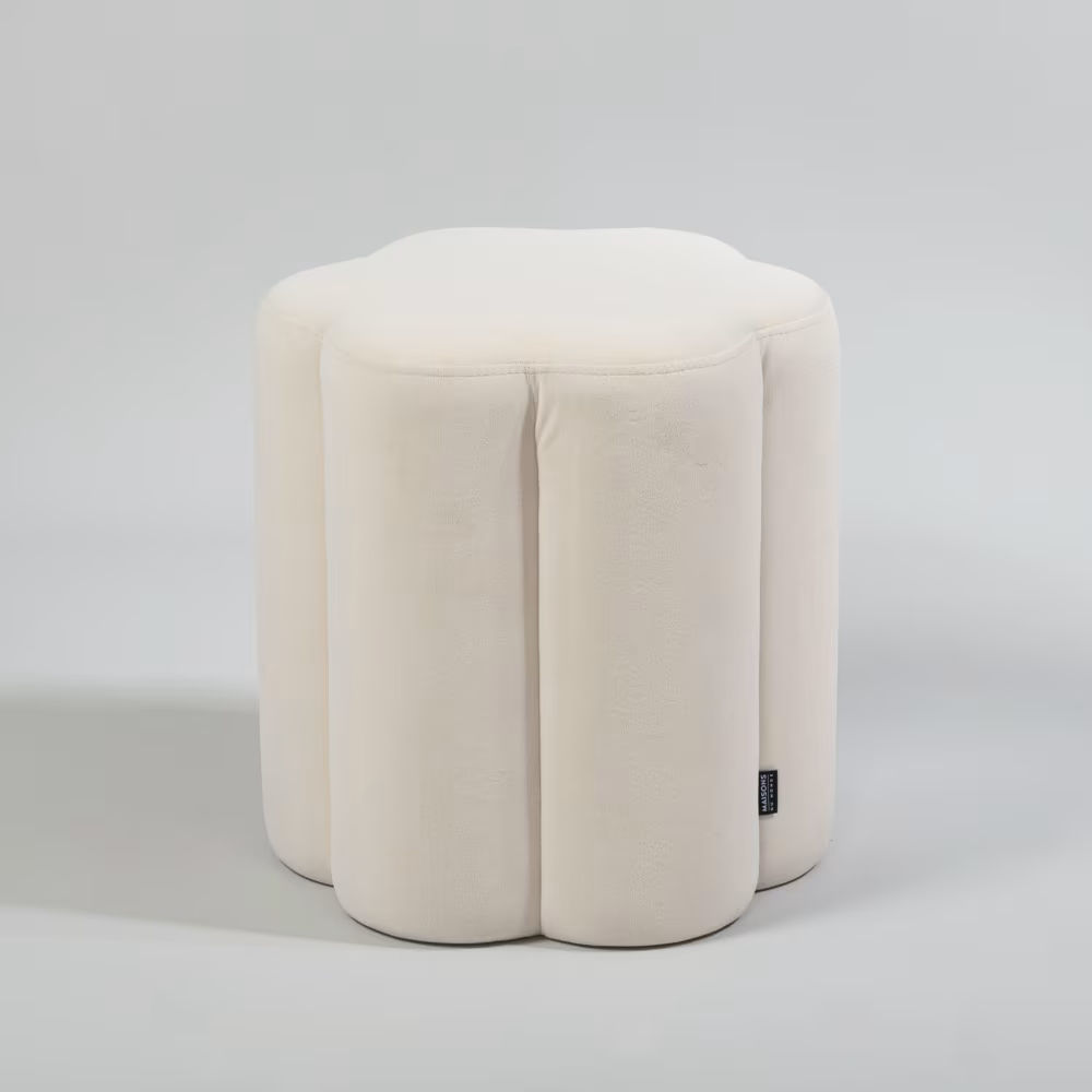 Pouf fleur velours beige Boniface nouveauté 2026 - Maisons du Monde