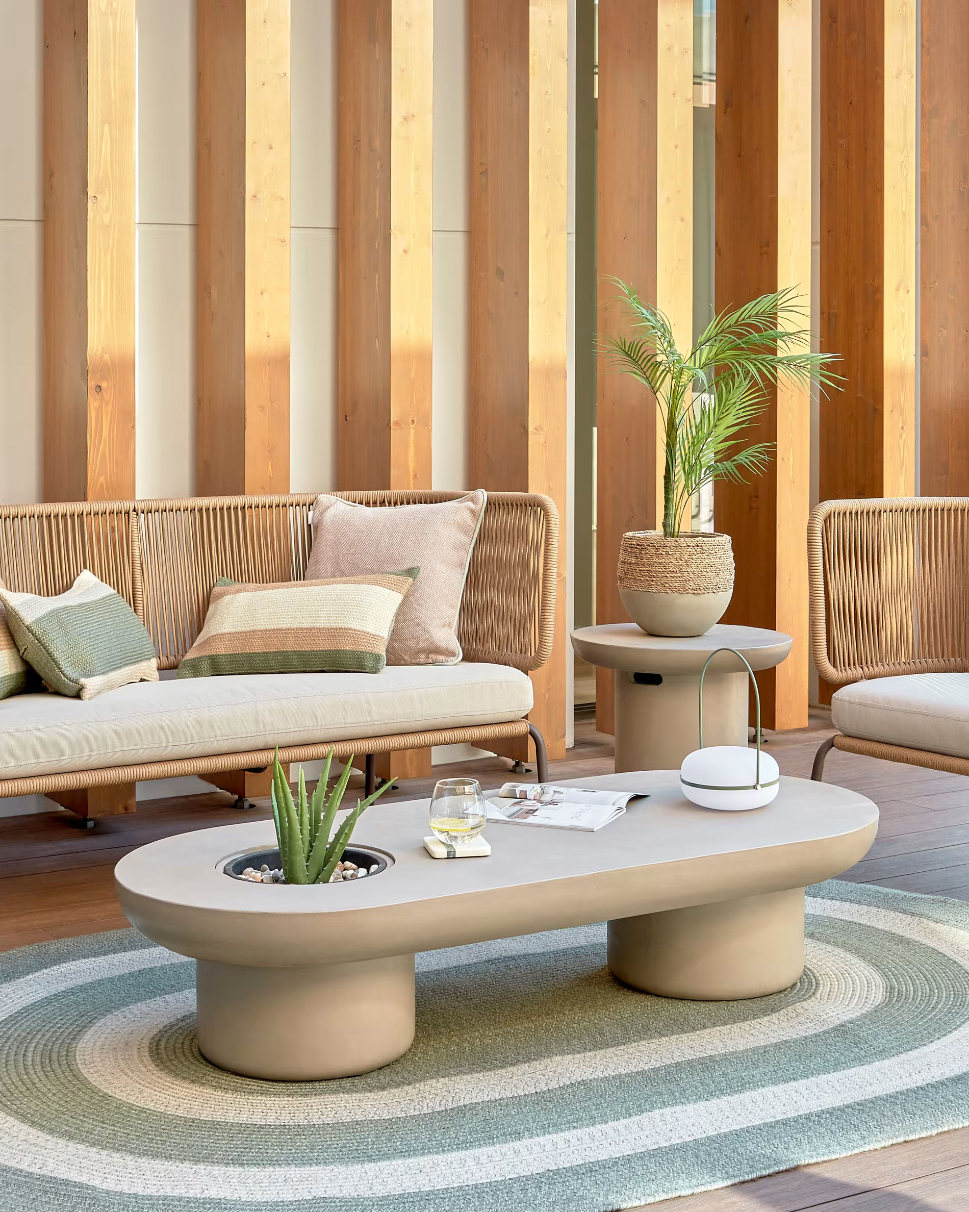 Table basse de jardin en ciment Taimi avec emplacement pot de fleur, 140x60 cm