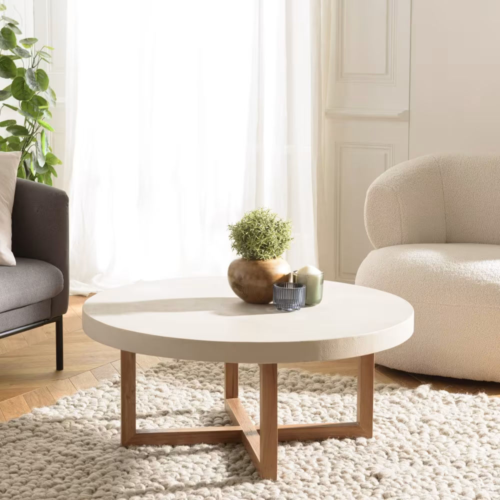 Table basse ronde en béton beige, pieds croisés en teck Eris, Ø92 cm