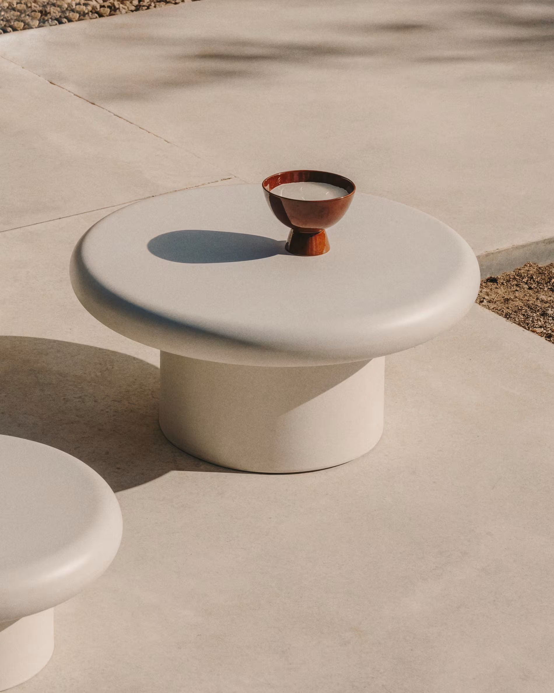 Table basse ronde en ciment blanc Addaia, Ø90 cm