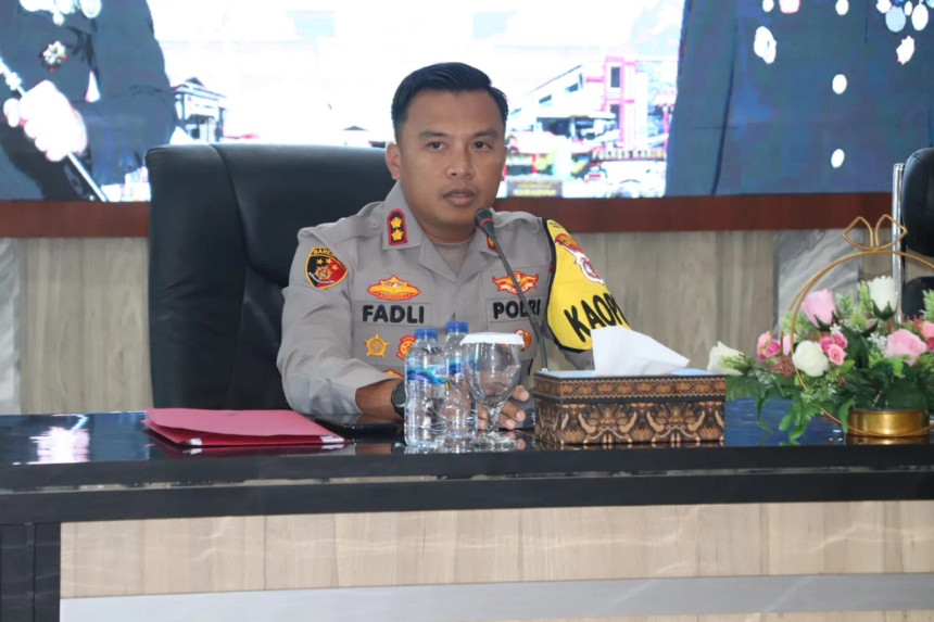 Kapolres Karimun, AKBP Fadli Agus membeberkan capaian kinerja Polres Karimun sepanjang tahun 2023 | Foto: Ami