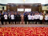 Bupati Karimun Aunur Rafiq dan Wakil Bupati Karimun Anwar Hasyim foto bersama para Kadis dan seluruh ASN serta pejabat fungsional yang dilantik | Foto: Ami