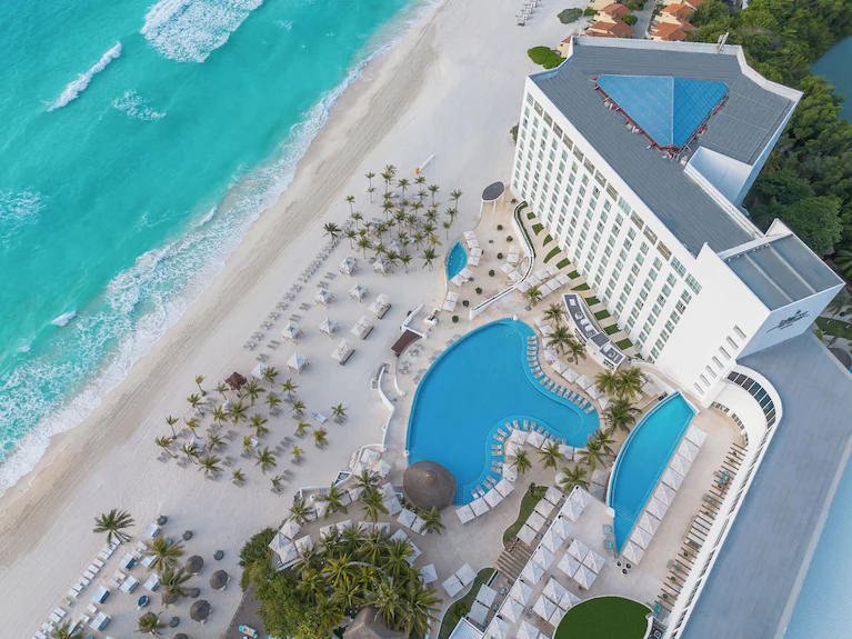 Reserva tu Traslado VIP a Le Blanc Resort Hoy
