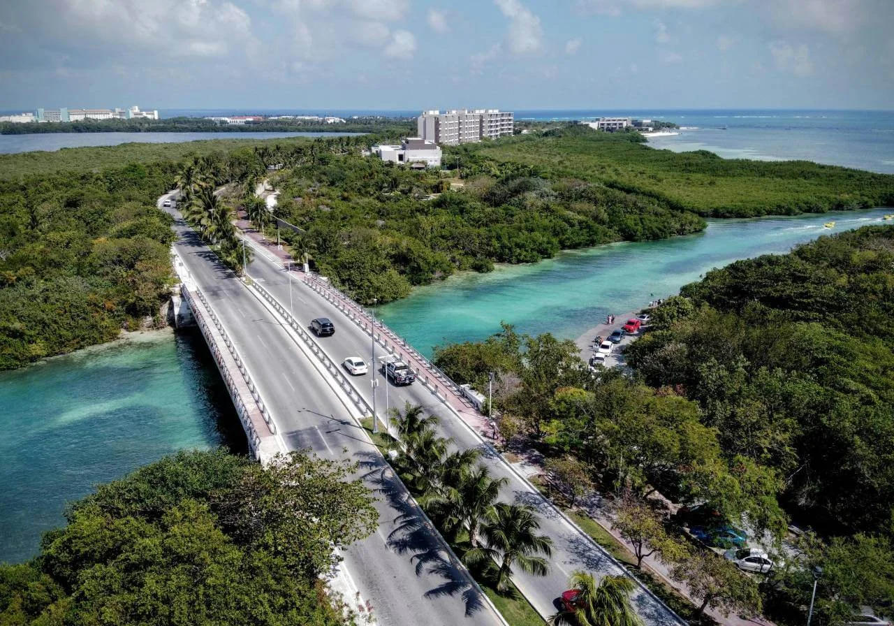 TRASLADO AEROPUERTO CANCUN A ZONA HOTELERA 2026