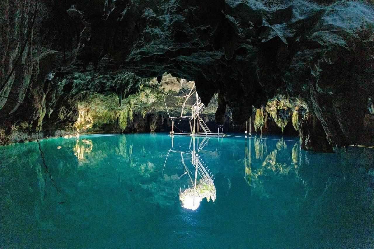 Cenote Mayan Jungle R