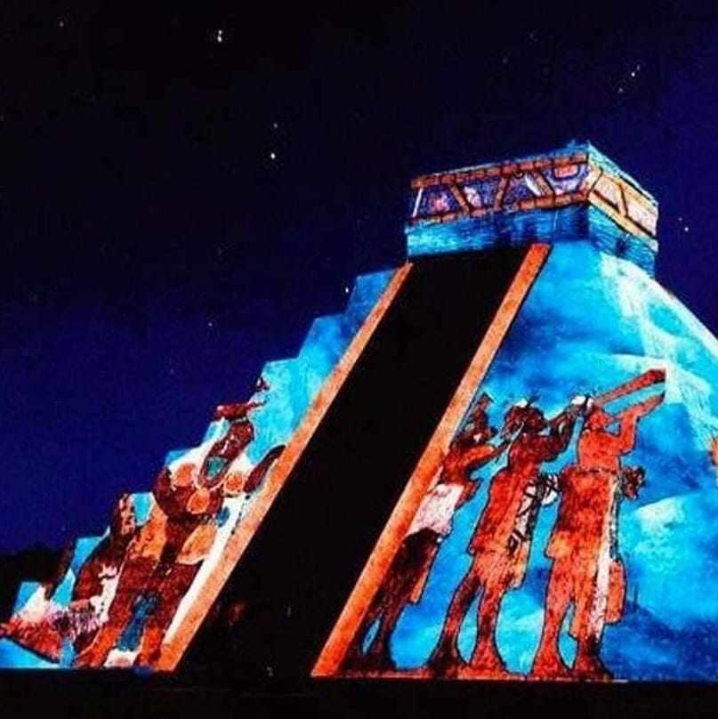 Chichen Itzá De Noche St