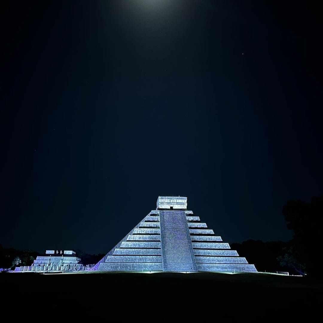 Chichen Itzá De Noche St