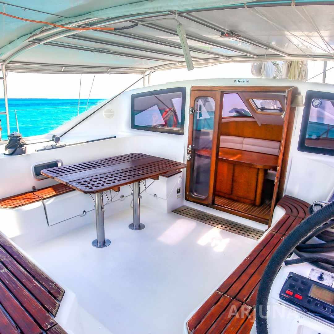 Catamaran Privado Arjuna