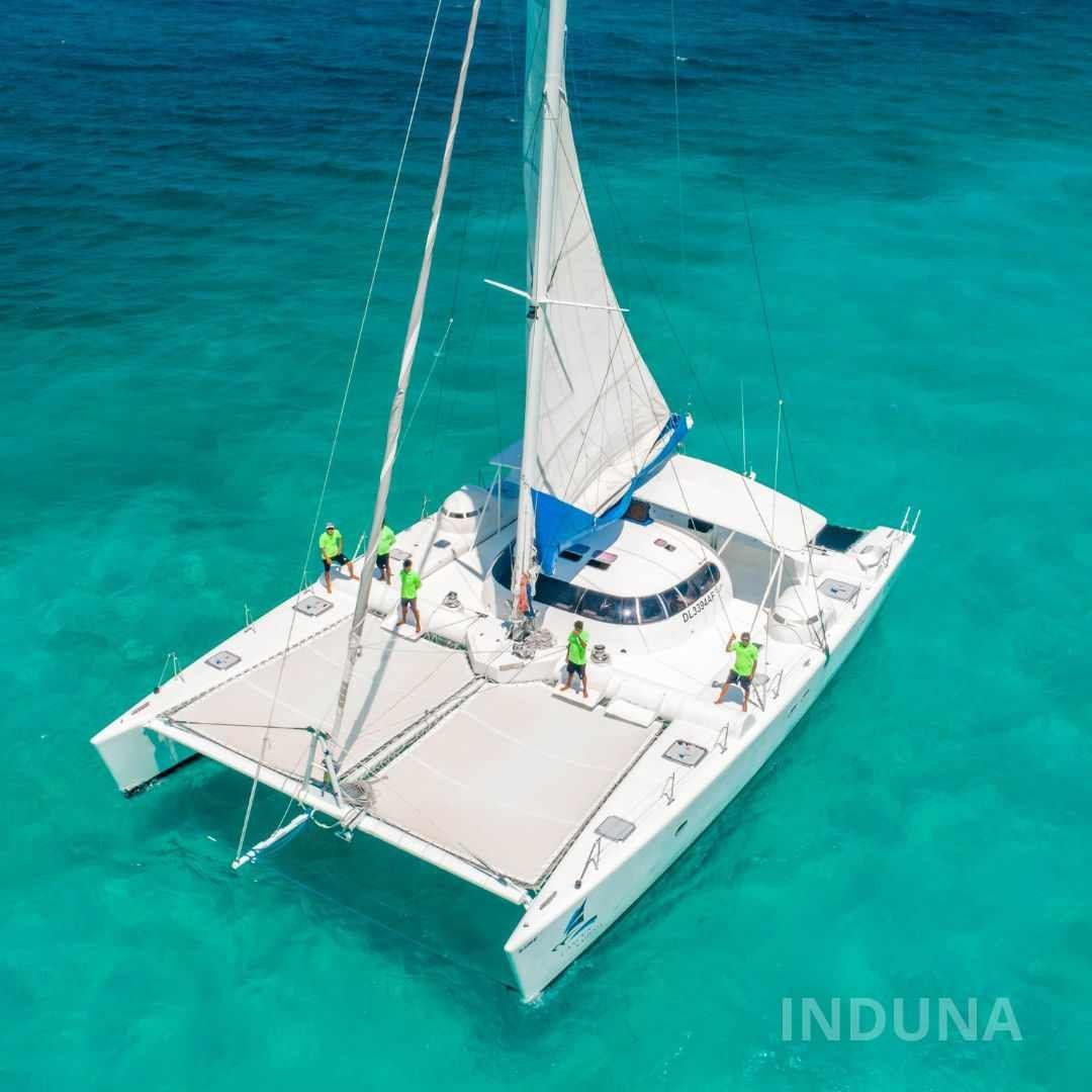 Catamaran Privado Induna