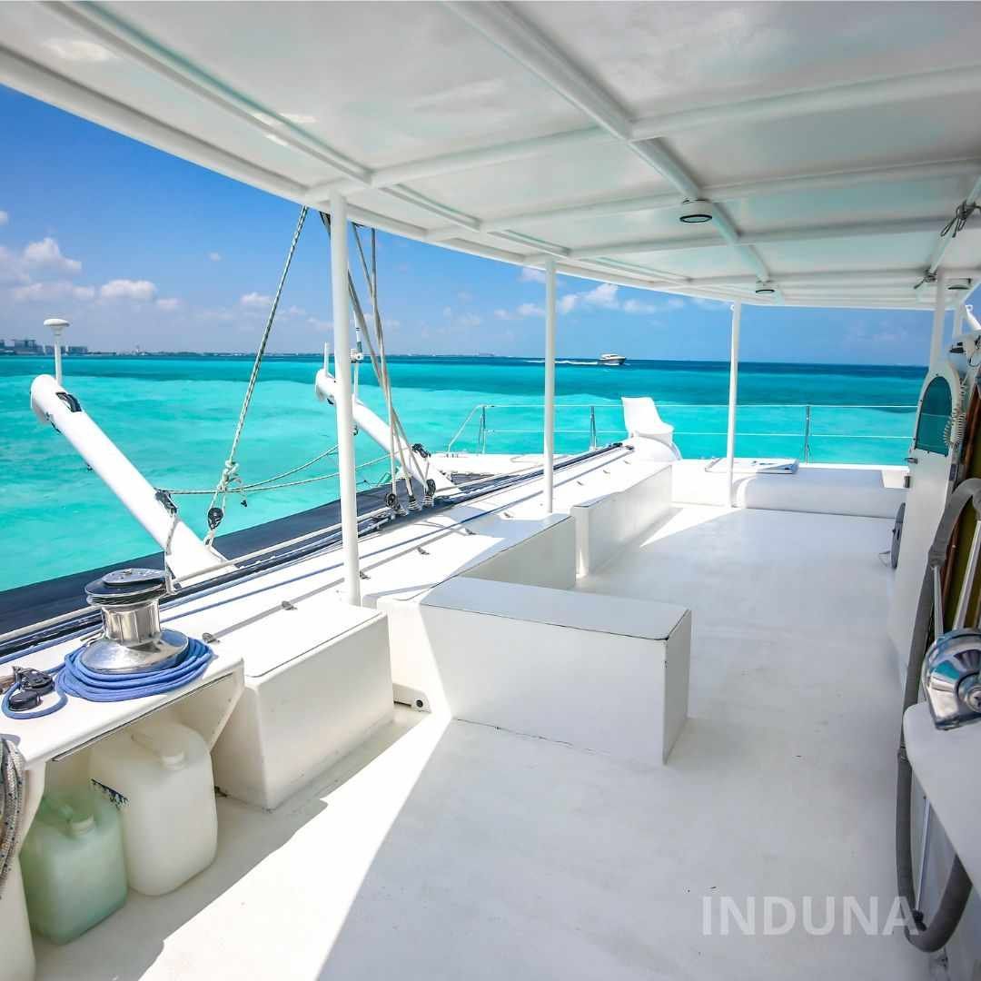 Catamaran Privado Induna
