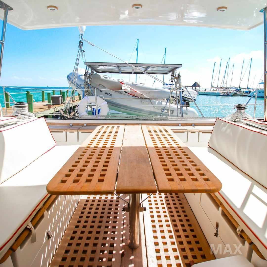 Catamaran Privado Max